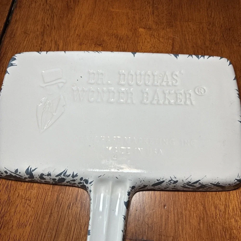 Vtg Dr. Douglas Wonder Baker Pan West Chase Marketing Inc. Blue White Made USA